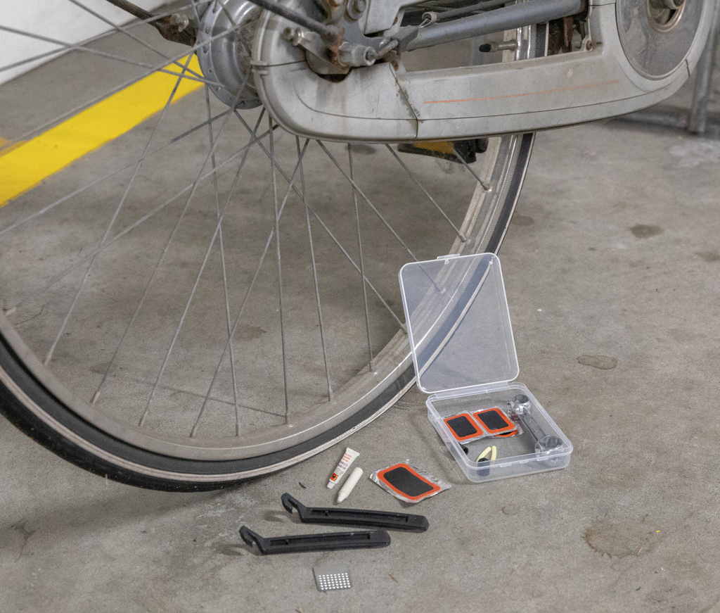 Bike repair kit compact